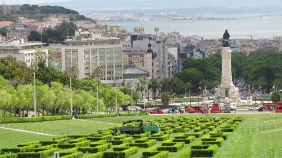 Comfortable Apartment In Marques De Pombal Lisbon Bagian luar foto